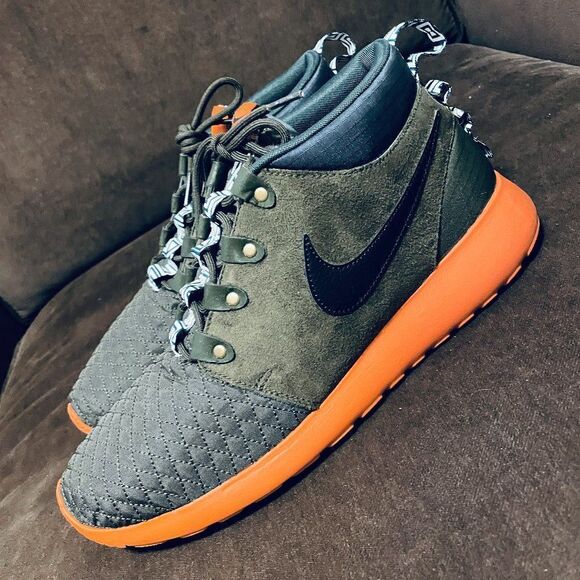 Unique Mint Condition Nike ROSHE Run SneakerBoot Dark Olive Orange Mens 10.5 US - Picture 3 of 9